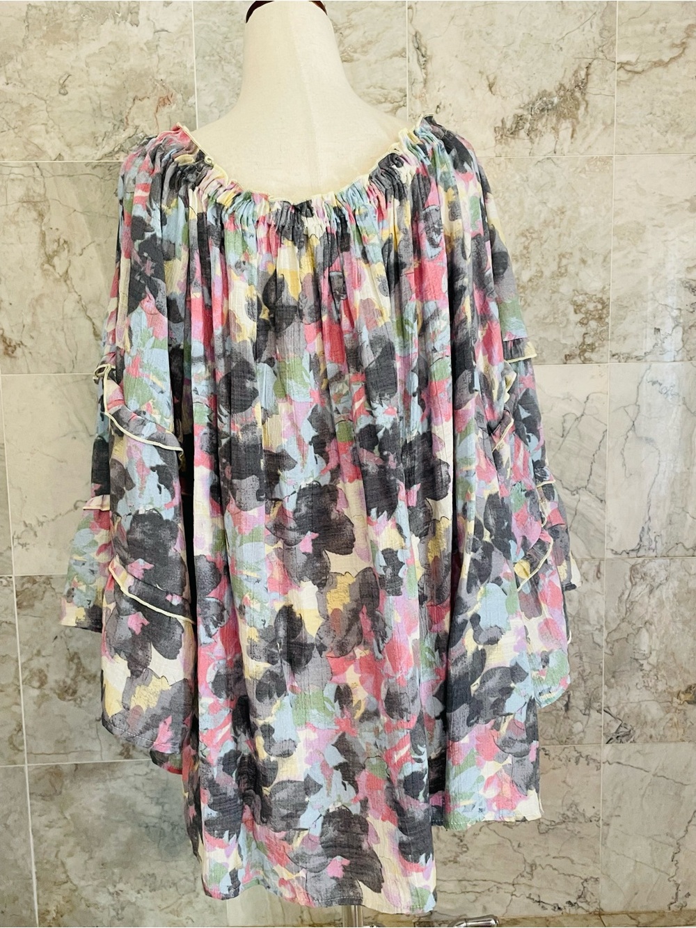 Zac & Rachel Woman Abstract Off the Shoulder Top - Picture 6 of 8